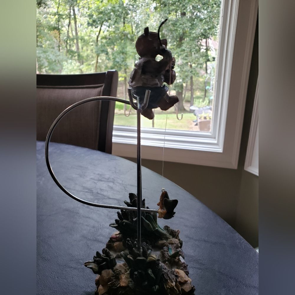 Pendulum Fishing Bear - Picture 6 of 11